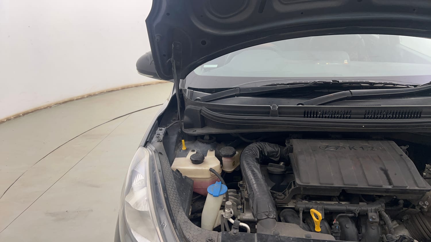 Used 2022 Hyundai Grand i10 Nios Magna AMT 1.2 Kappa VTVT Petrol Automatic engine ENGINE RIGHT SIDE HINGE & APRON VIEW
