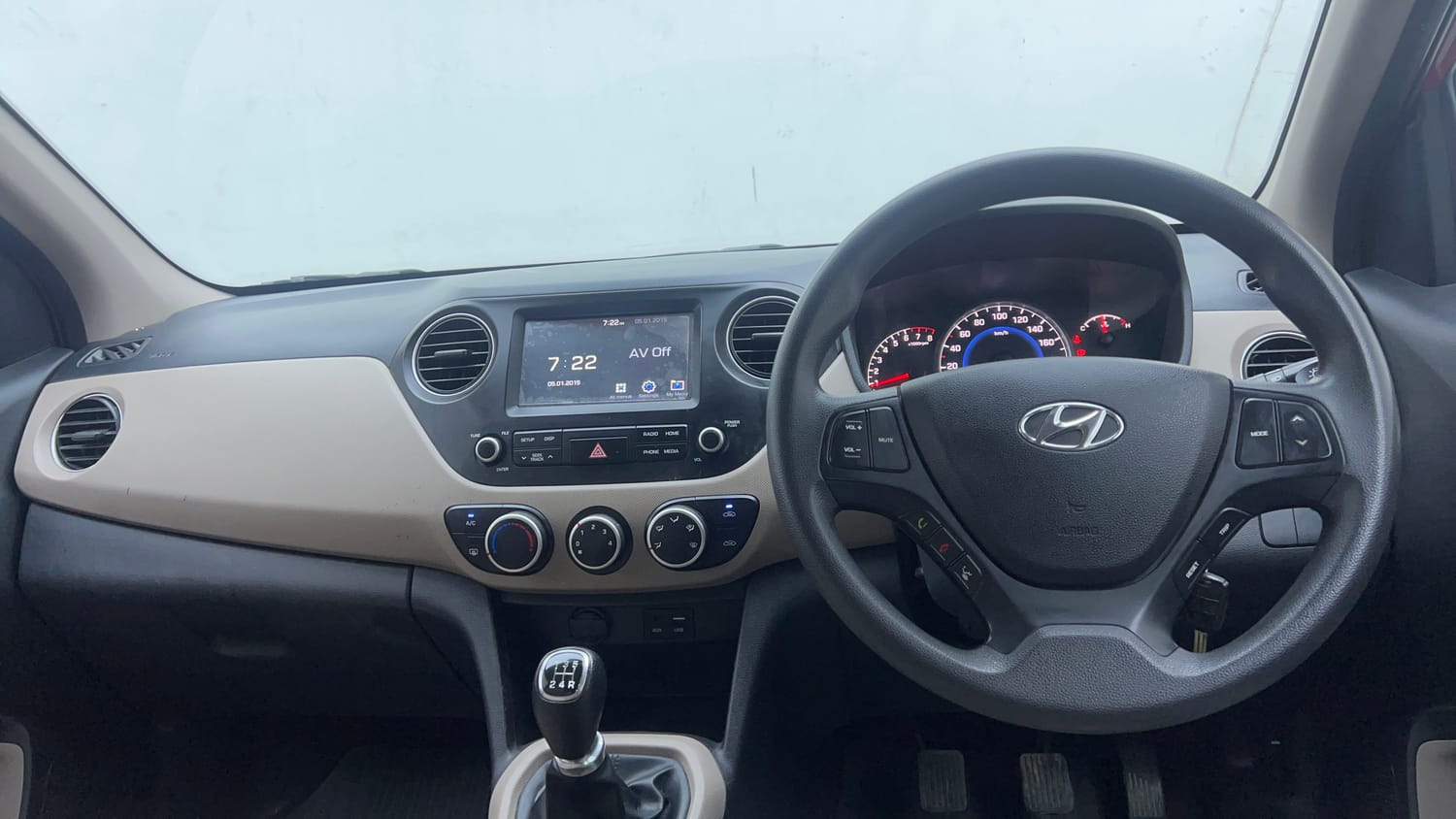 Used 2017 Hyundai Grand i10 Sportz (O) 1.2 Kappa VTVT Petrol Manual interior DASHBOARD VIEW