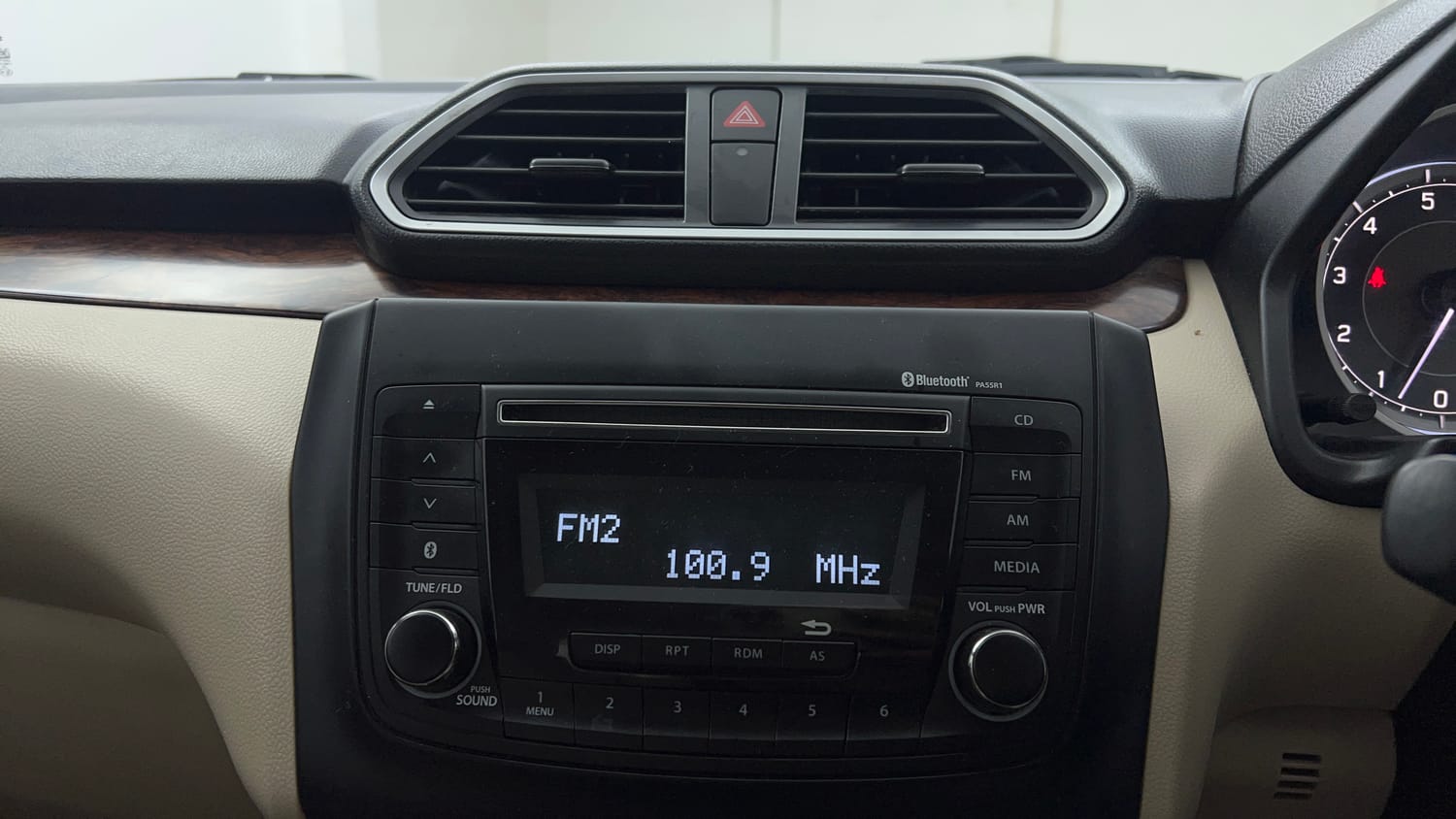 Used 2018 Maruti Suzuki Dzire ZXi Petrol Manual top_features Integrated (in-dash) music system