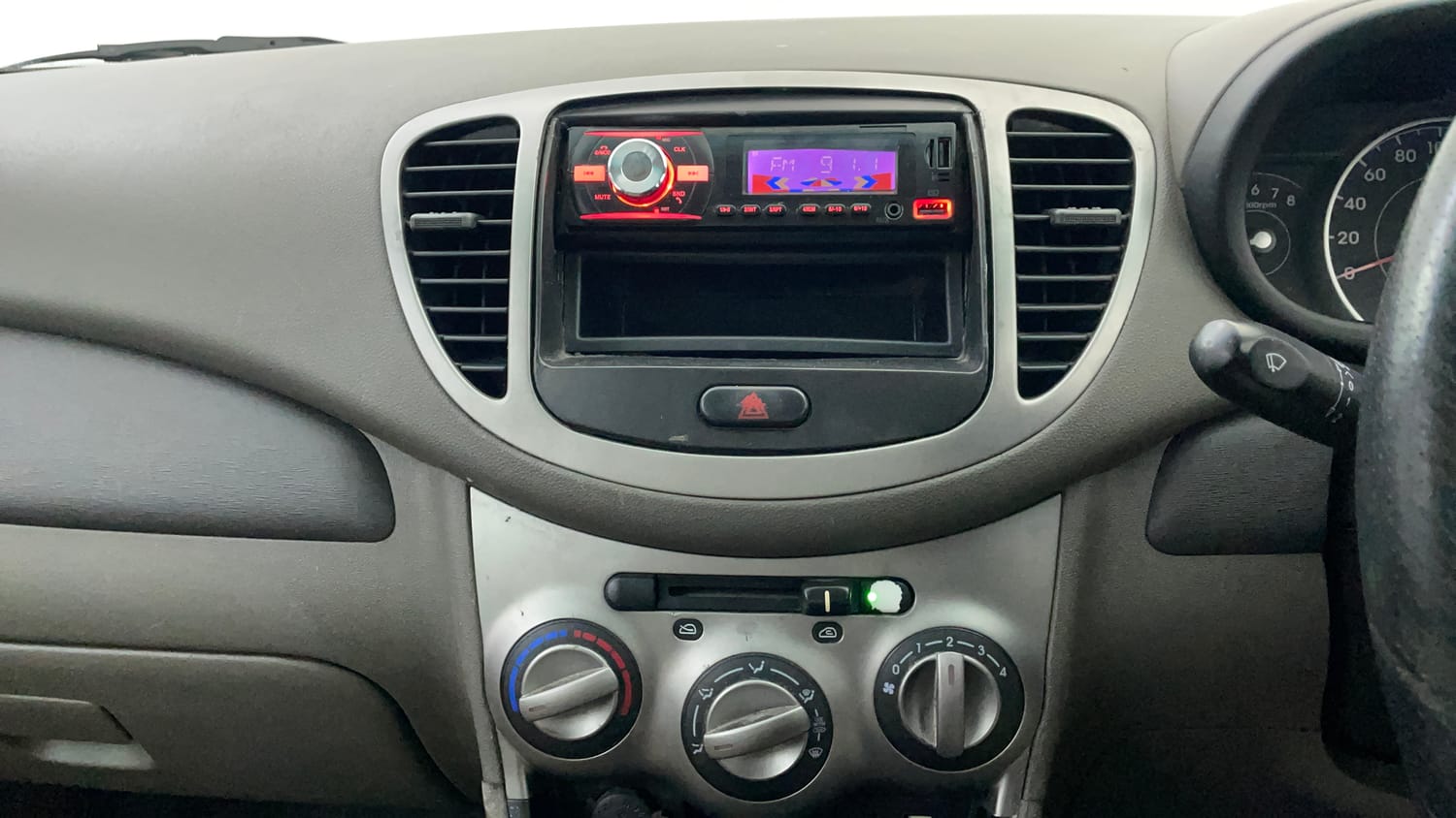 Used 2016 Hyundai i10 Sportz 1.1 iRDE2 Petrol Manual interior MUSIC SYSTEM & AC CONTROL VIEW