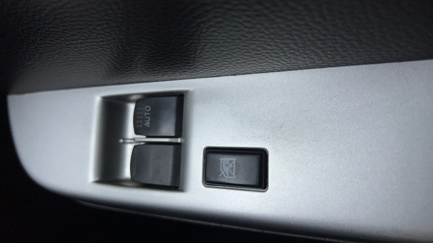 Used 2015 Maruti Suzuki Wagon R LXI Petrol Manual top_features Power windows