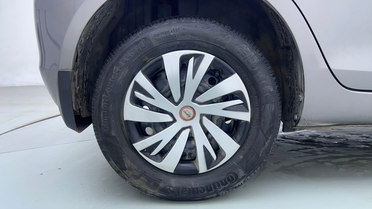 Used 2014 Maruti Suzuki Swift VDi Diesel Manual tyres RIGHT REAR TYRE RIM VIEW