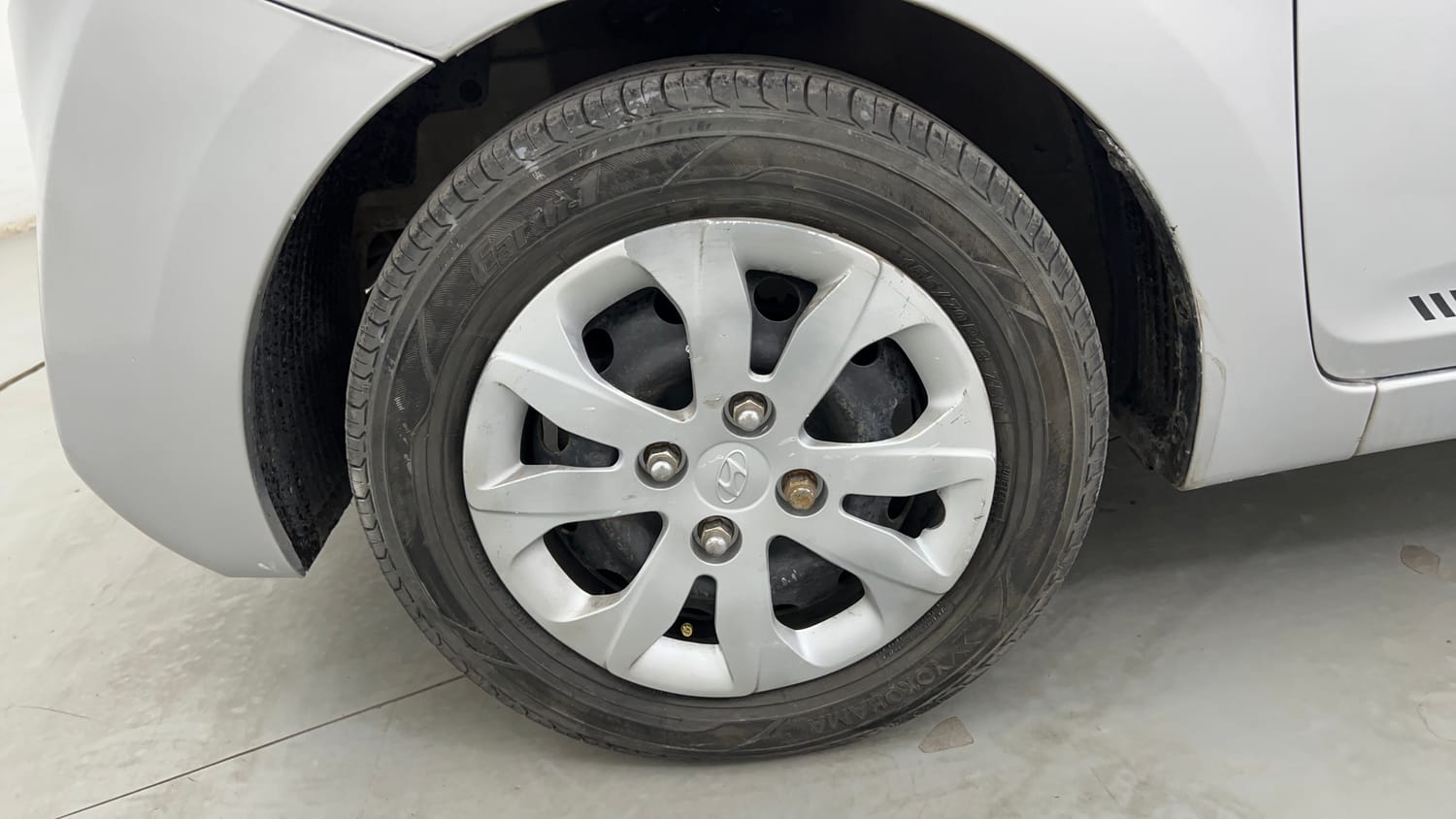 Used 2016 Hyundai Eon Magna Petrol Manual tyres LEFT FRONT TYRE RIM VIEW