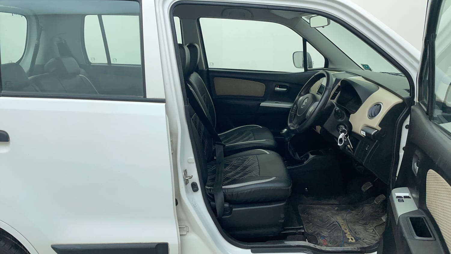 Used 2017 Maruti Suzuki Wagon R LXI Petrol Manual interior RIGHT SIDE FRONT DOOR CABIN VIEW