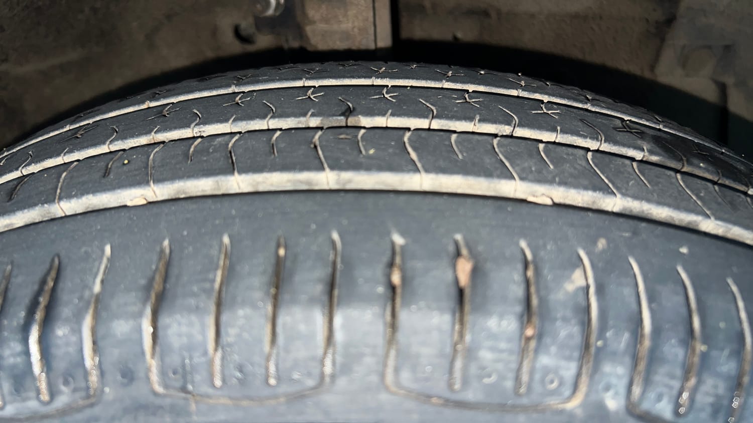 Used 2014 Maruti Suzuki Swift VDi Diesel Manual tyres RIGHT FRONT TYRE TREAD VIEW