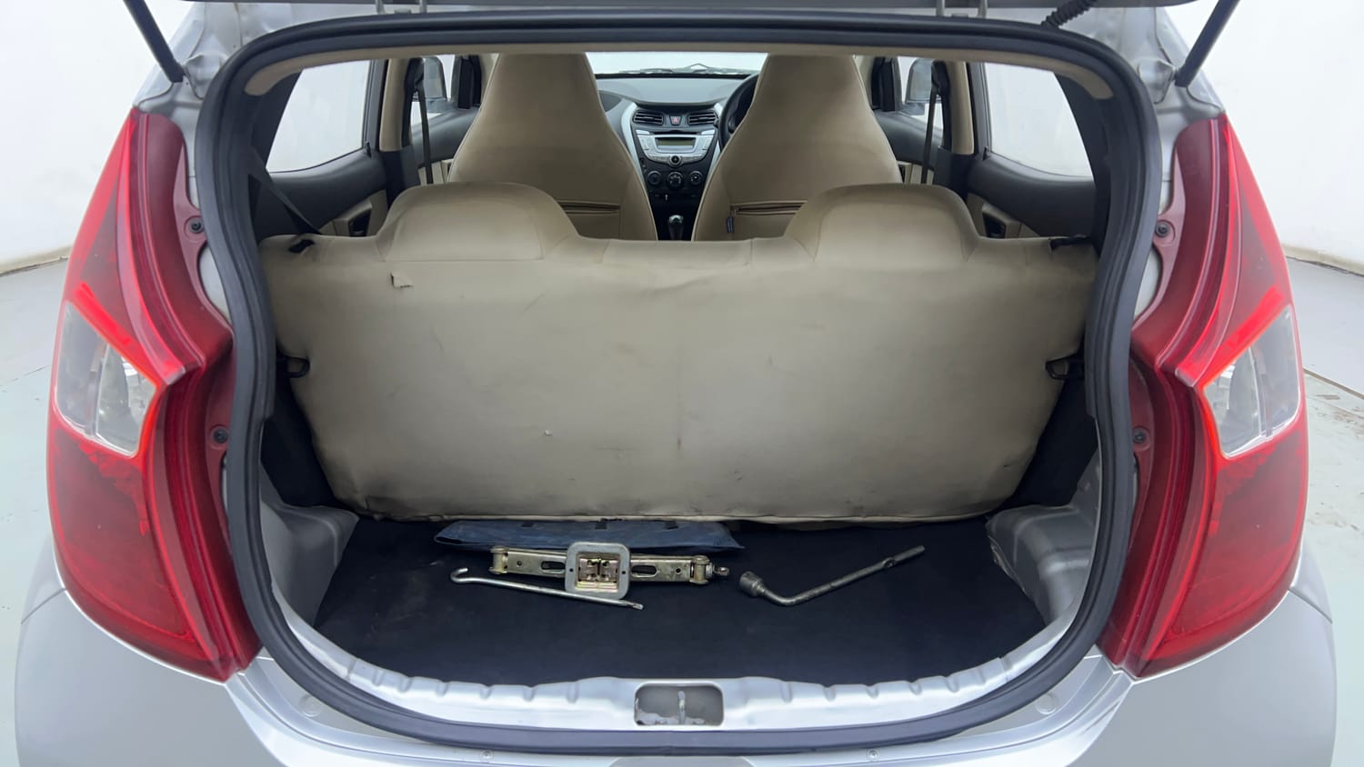 Used 2015 Hyundai Eon D-Lite + Petrol Manual interior DICKY INSIDE VIEW