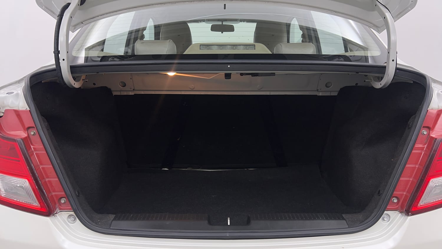 Used 2018 Maruti Suzuki Dzire ZXi Petrol Manual interior DICKY INSIDE VIEW