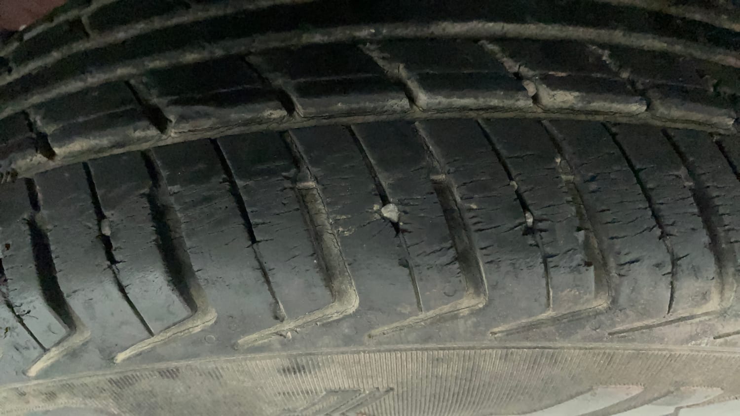 Used 2017 Renault Kwid 1.0 RXT AMT Opt Petrol Automatic tyres LEFT FRONT TYRE TREAD VIEW