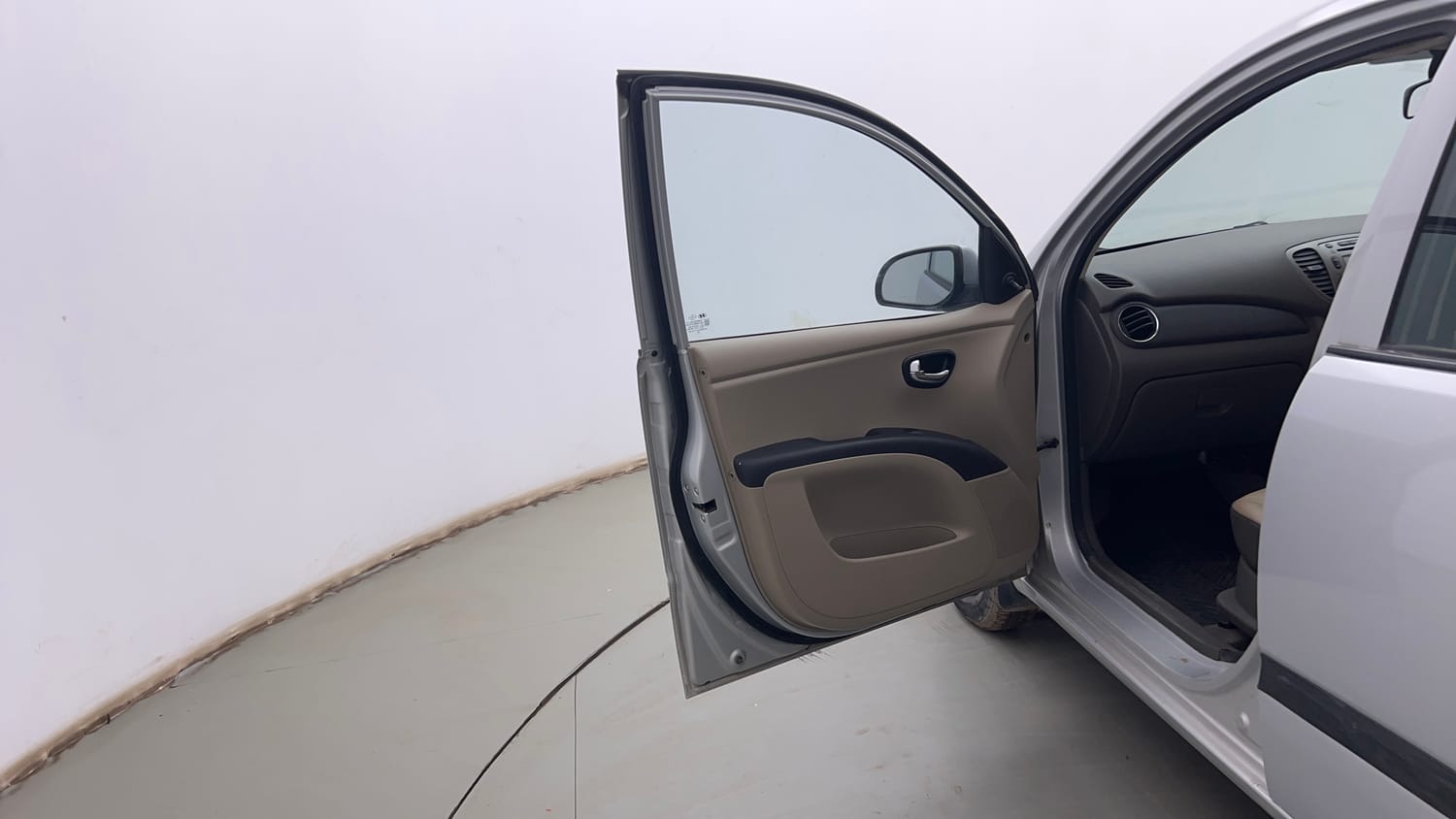 Used 2016 Hyundai i10 Sportz 1.1 iRDE2 Petrol Manual interior LEFT FRONT DOOR OPEN VIEW