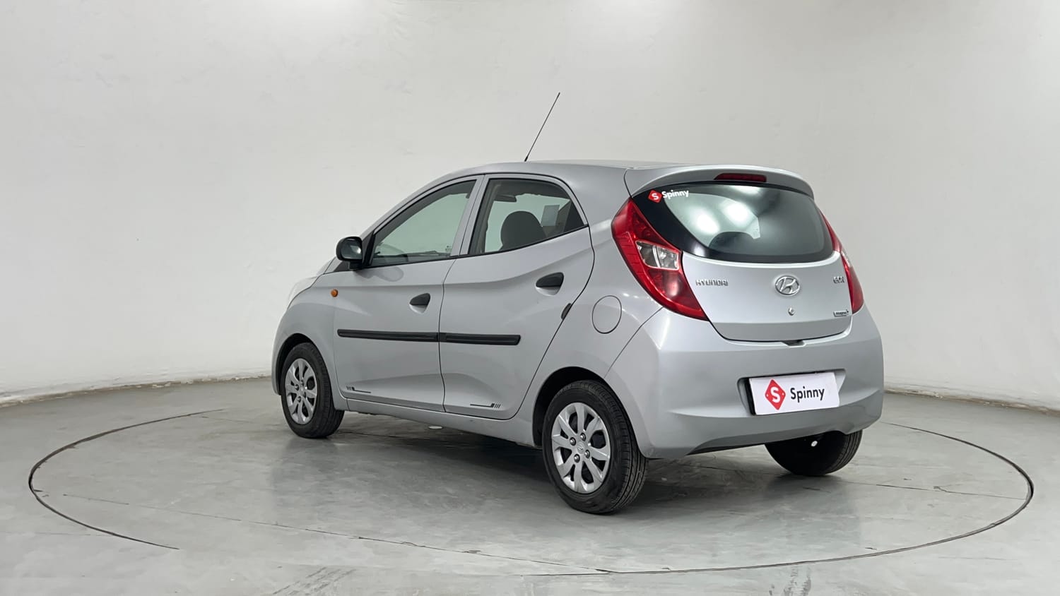 Used 2016 Hyundai Eon Magna Petrol Manual exterior LEFT REAR CORNER VIEW