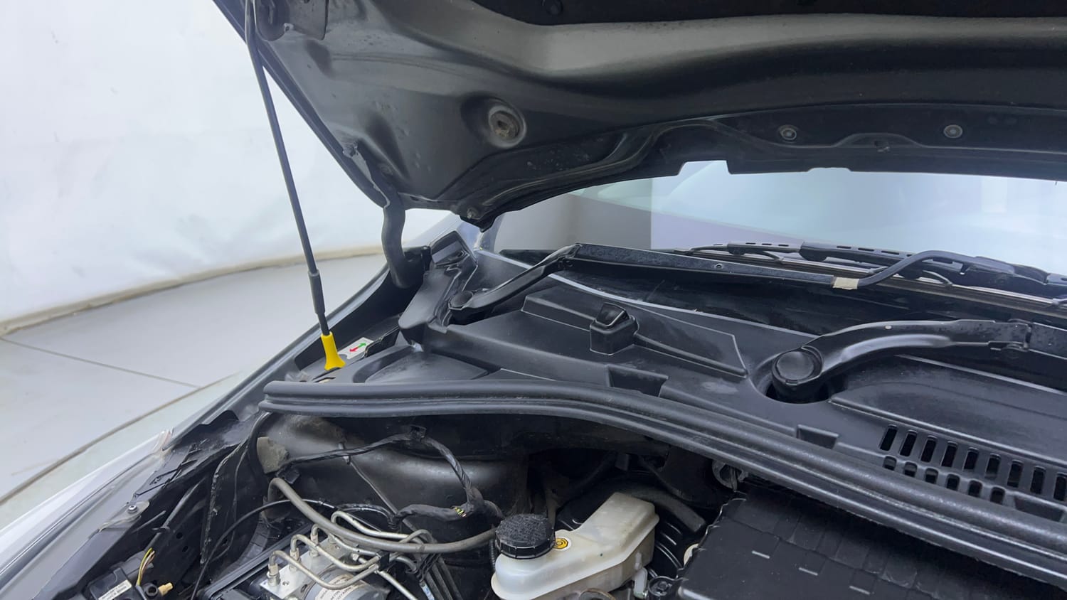 Used 2024 Tata Tiago XZ Plus Petrol Manual engine ENGINE RIGHT SIDE HINGE & APRON VIEW