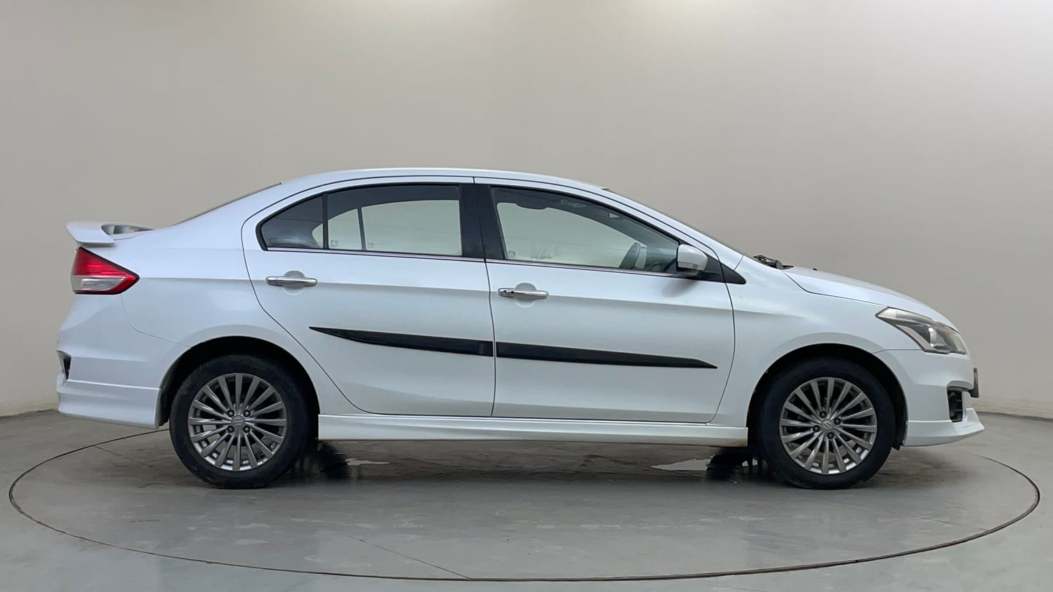 Used 2015 Maruti Suzuki Ciaz ZXi+ RS Petrol Manual exterior RIGHT SIDE VIEW
