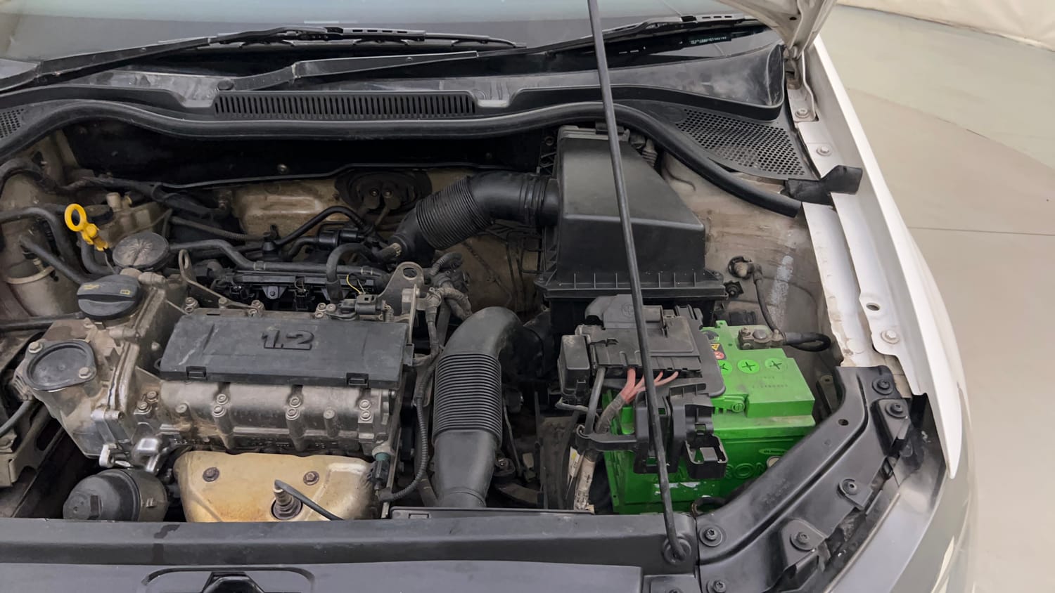 Used 2015 Volkswagen Polo Comfortline 1.2L (P) Petrol Manual engine ENGINE LEFT SIDE HINGE & APRON VIEW