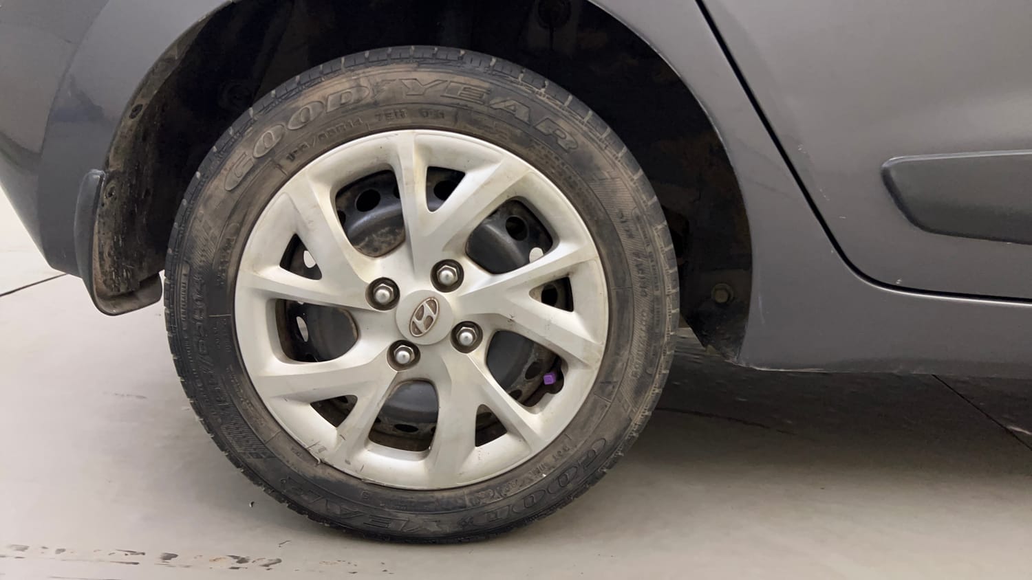 Used 2020 Hyundai Grand i10 Sportz 1.2 Kappa VTVT Petrol Manual tyres RIGHT REAR TYRE RIM VIEW