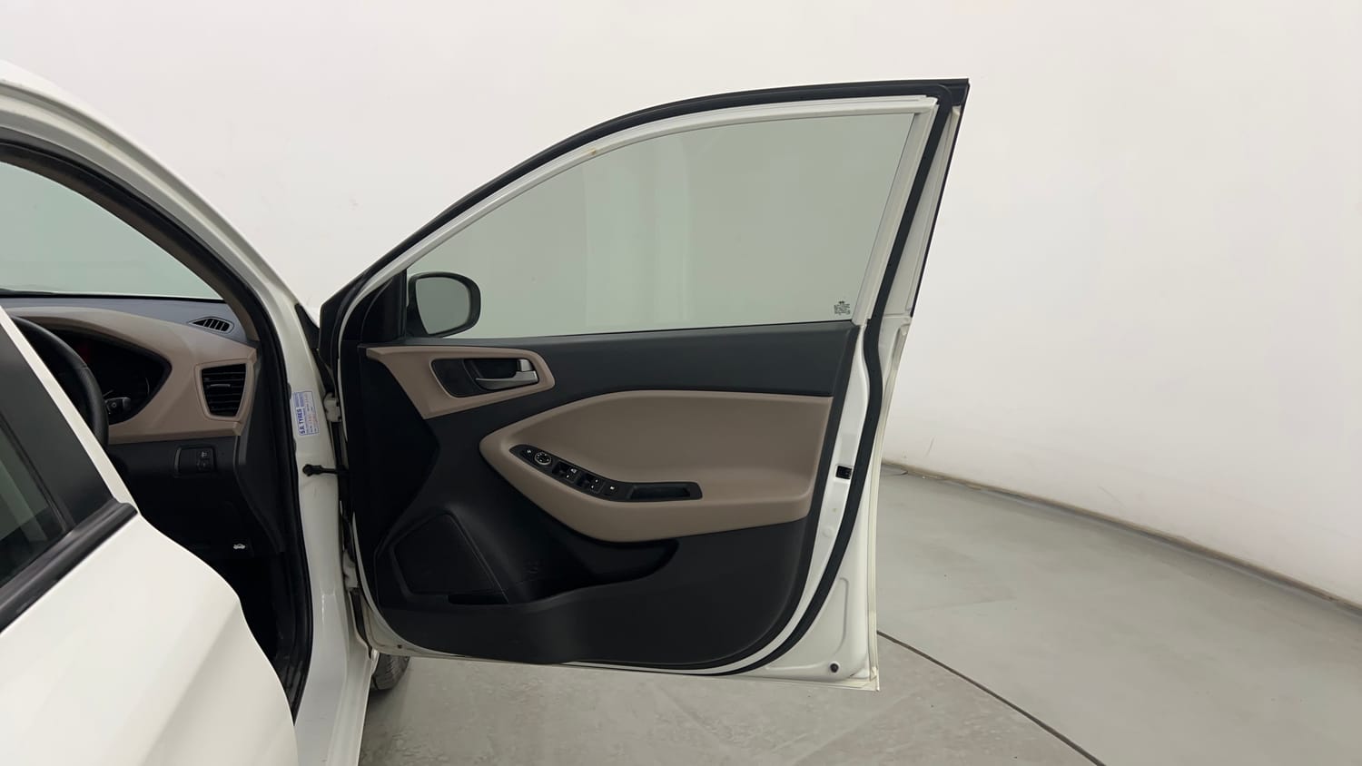 Used 2018 Hyundai Elite i20 Sportz 1.2 Petrol Manual interior RIGHT FRONT DOOR OPEN VIEW