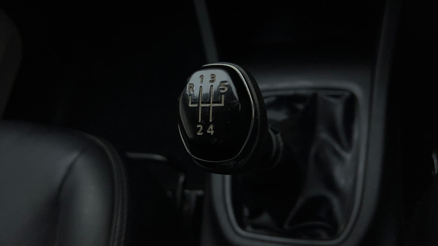 Used 2020 Renault Triber RXT Petrol Manual interior GEAR  KNOB VIEW