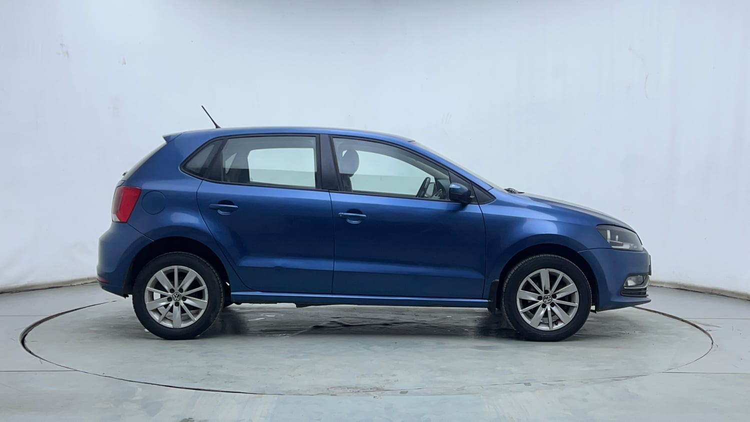 Used 2017 Volkswagen Polo Highline1.2L (P) Petrol Manual exterior RIGHT SIDE VIEW