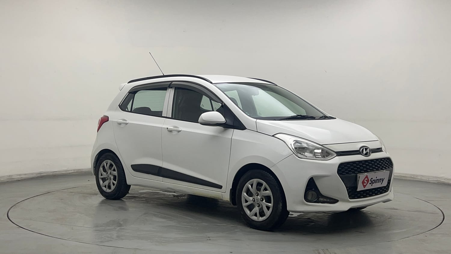 Used 2019 Hyundai Grand i10 Sportz 1.2 Kappa VTVT CNG (Outside Fitted) Cng Manual exterior RIGHT FRONT CORNER VIEW