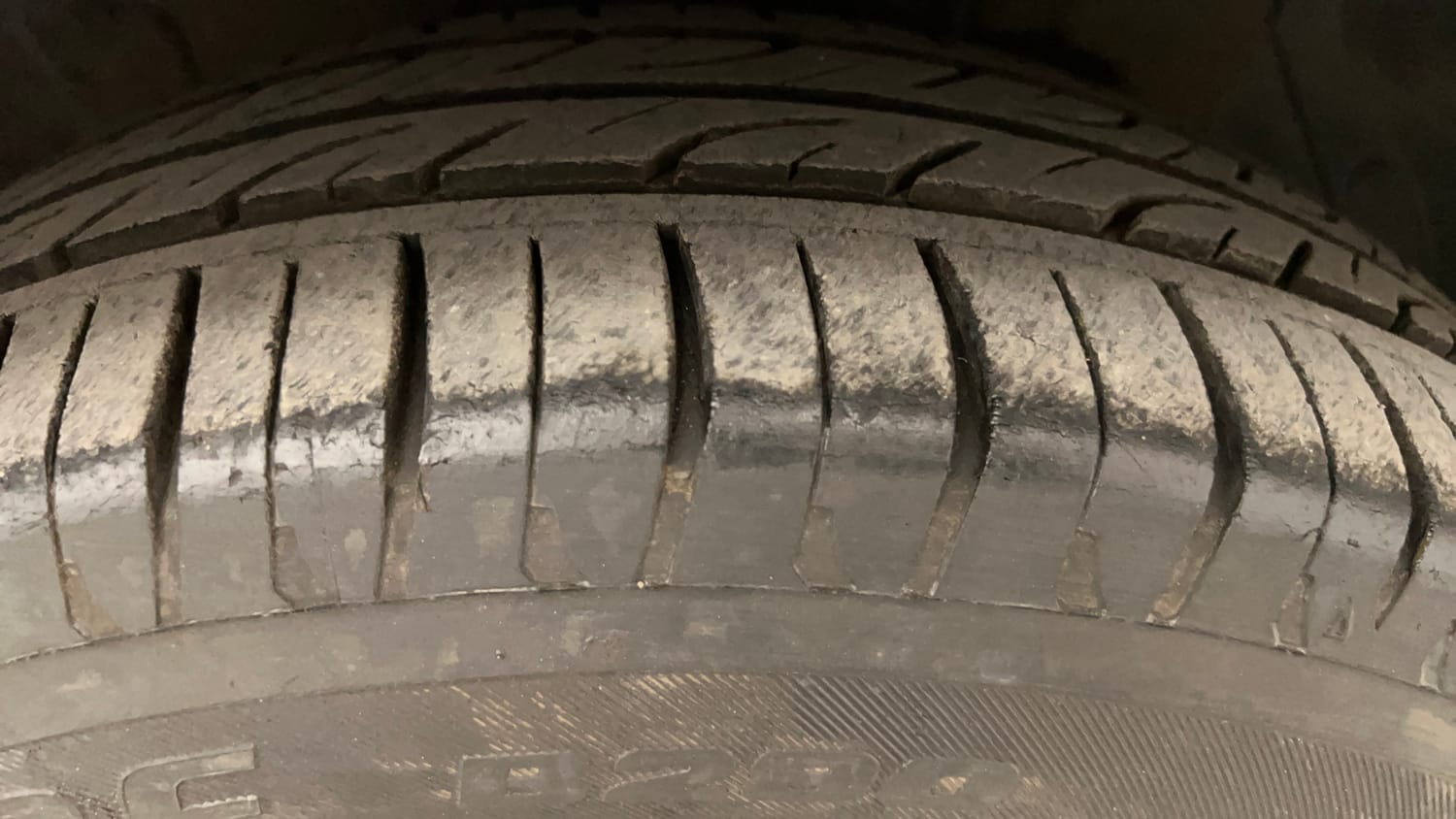 Used 2012 Hyundai i20 Asta 1.2 Petrol Manual tyres RIGHT FRONT TYRE TREAD VIEW