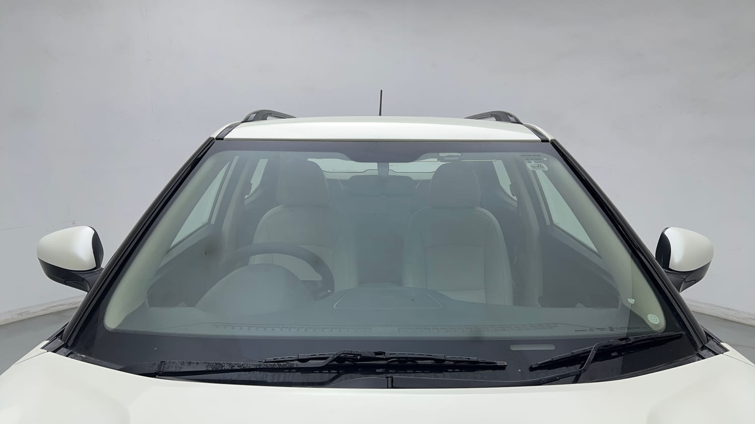 Used 2022 Mahindra XUV 300 W6 1.5 Diesel Diesel Manual exterior FRONT WINDSHIELD VIEW