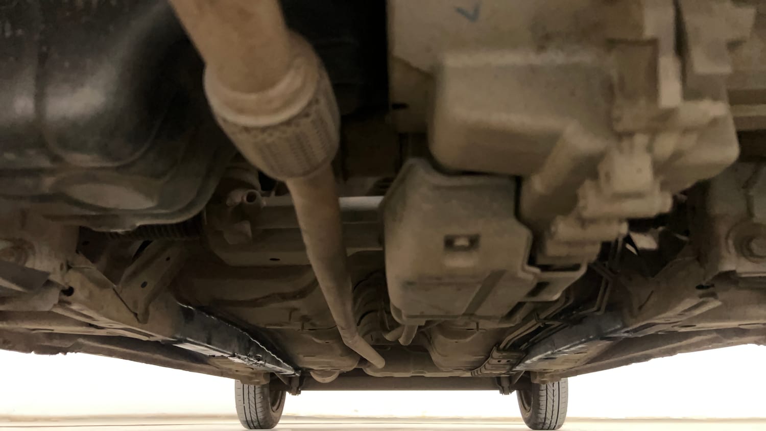 Used 2018 Hyundai Eon Magna + Petrol Manual extra FRONT LEFT UNDERBODY VIEW
