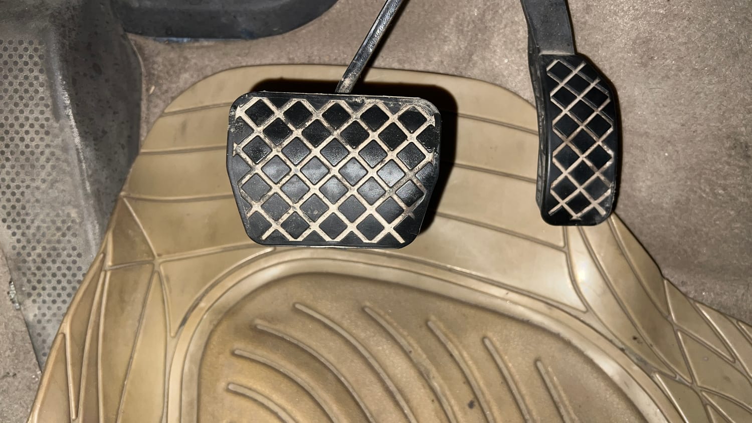 Used 2016 Volkswagen Vento Highline 1.2 (P) AT Petrol Automatic interior PEDALS VIEW