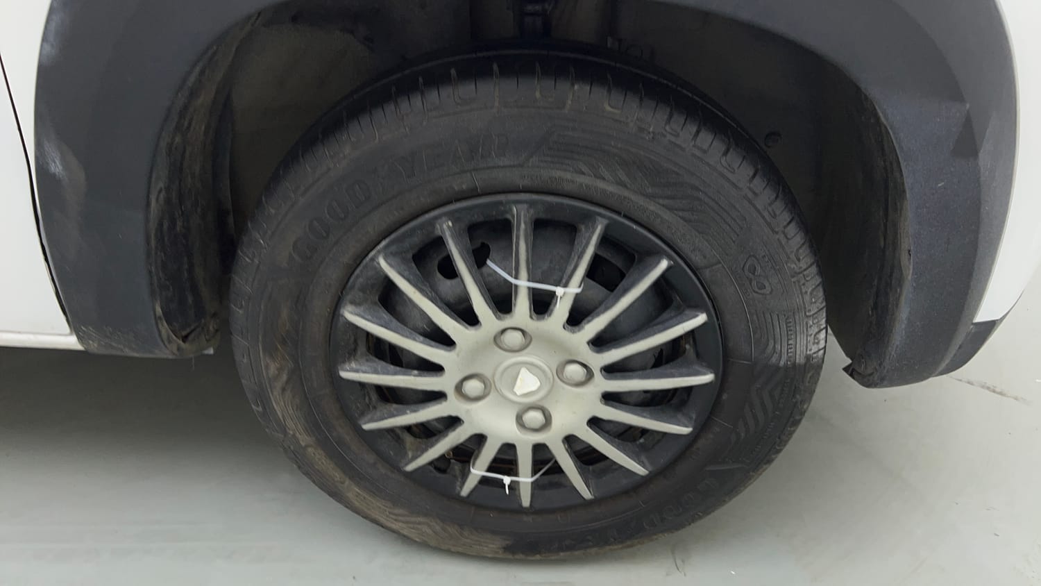 Used 2019 Renault Kwid RXT (O) 1.0 SCE Edition Petrol Manual tyres RIGHT FRONT TYRE RIM VIEW