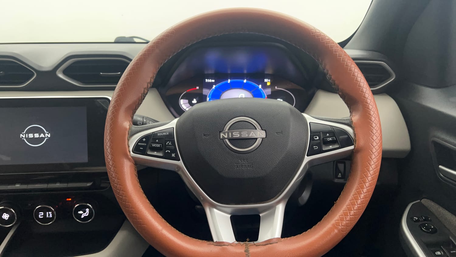 Used 2021 Nissan Magnite XV Turbo Petrol Manual interior STEERING VIEW