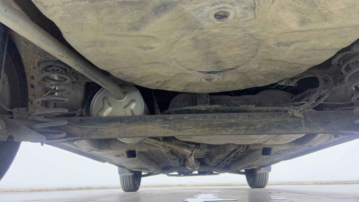 Used 2018 Renault Kwid RXT (O) 1.0 SCE Edition Petrol Manual extra REAR UNDERBODY VIEW (TAKEN FROM REAR)