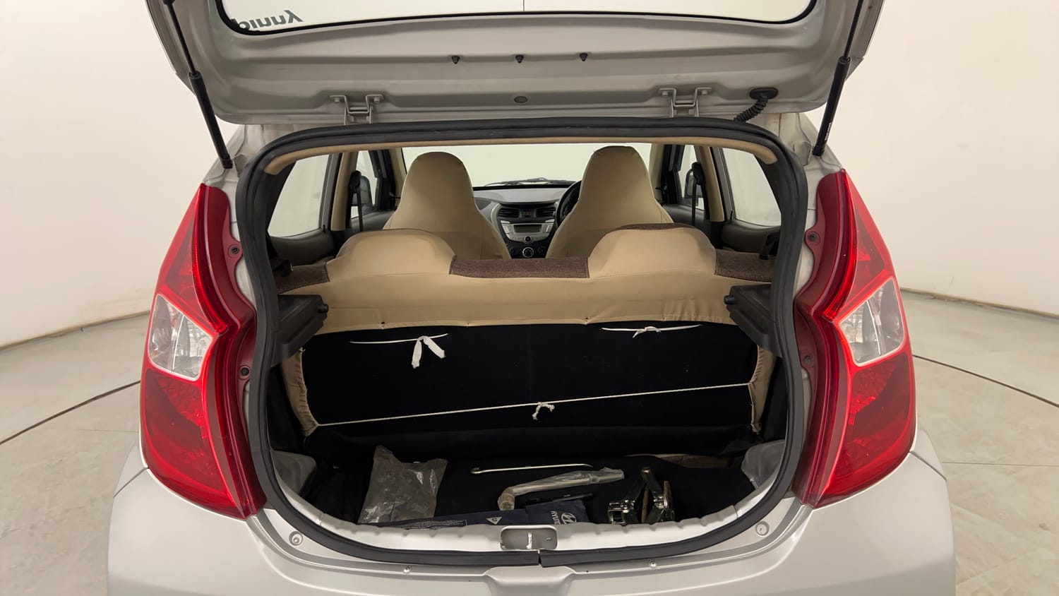 Used 2018 Hyundai Eon Magna + Petrol Manual interior DICKY INSIDE VIEW