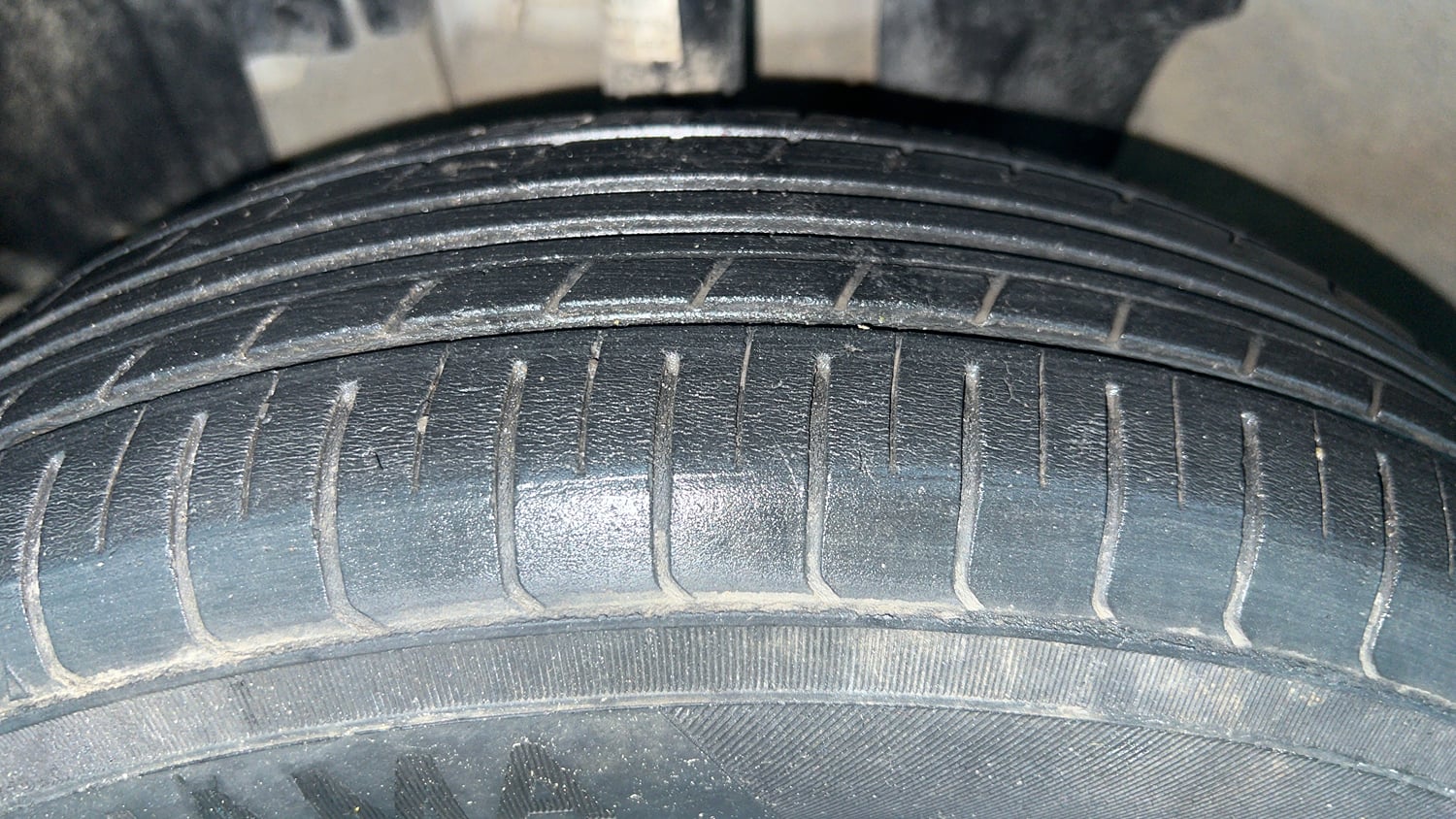 Used 2016 Renault Kwid RXT Petrol Manual tyres LEFT FRONT TYRE TREAD VIEW