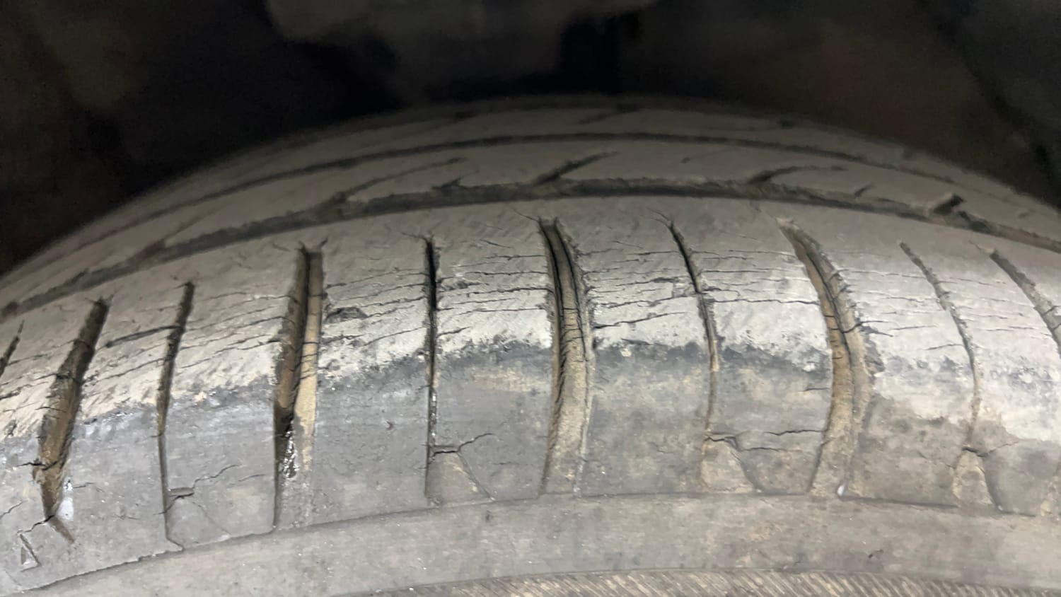 Used 2013 Hyundai Verna Fluidic 1.6 VTVT SX Petrol Manual tyres RIGHT FRONT TYRE TREAD VIEW