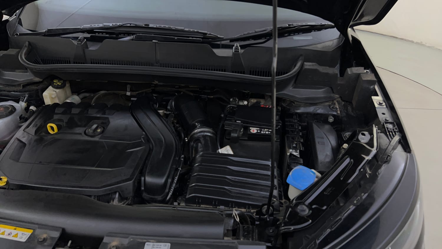 Used 2024 Skoda Kushaq Style 1.5L TSI DSG Petrol Automatic engine ENGINE LEFT SIDE HINGE & APRON VIEW