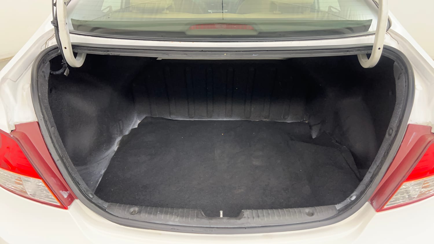 Used 2013 Hyundai Verna Fluidic 1.6 VTVT SX Petrol Manual interior DICKY INSIDE VIEW