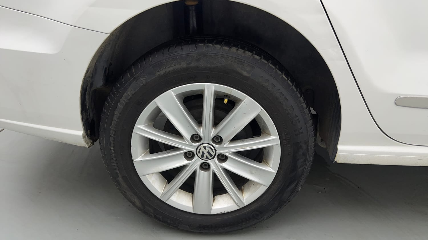 Used 2016 Volkswagen Vento Highline 1.2 (P) AT Petrol Automatic tyres RIGHT REAR TYRE RIM VIEW