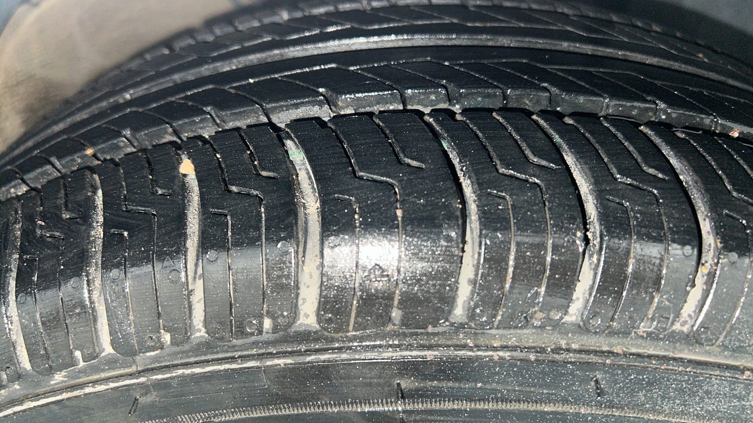 Used 2014 Volkswagen Polo Highline1.2L (P) Petrol Manual tyres RIGHT FRONT TYRE TREAD VIEW