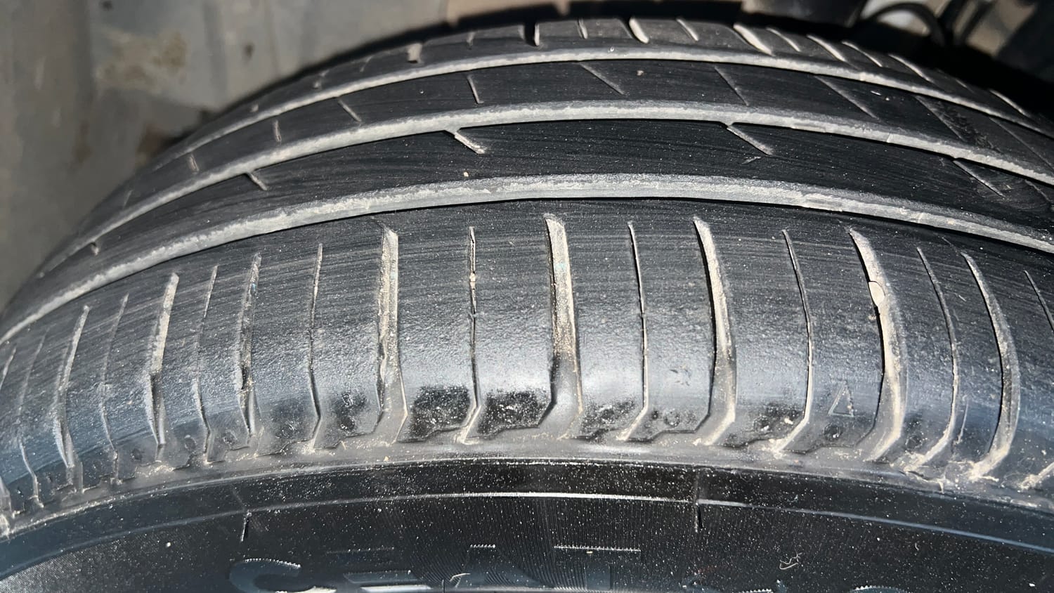 Used 2021 Renault Triber RXZ Petrol Manual tyres LEFT FRONT TYRE TREAD VIEW