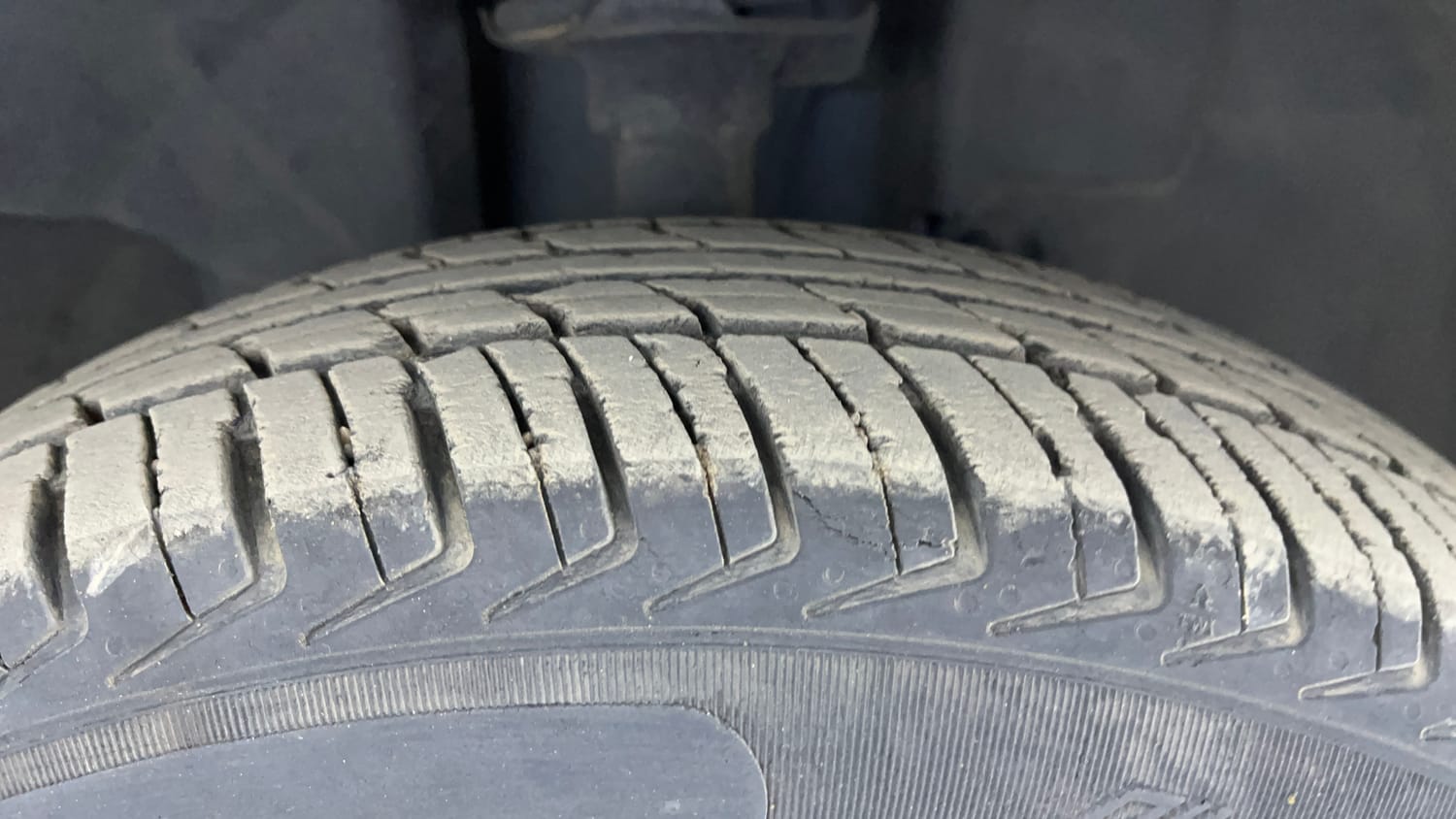 Used 2018 Renault Kwid CLIMBER 1.0 Petrol Manual tyres RIGHT FRONT TYRE TREAD VIEW