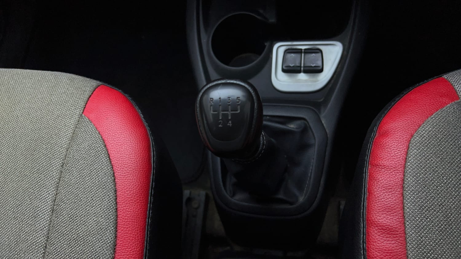 Used 2017 Datsun Redi-GO T (O) Petrol Manual interior GEAR  KNOB VIEW