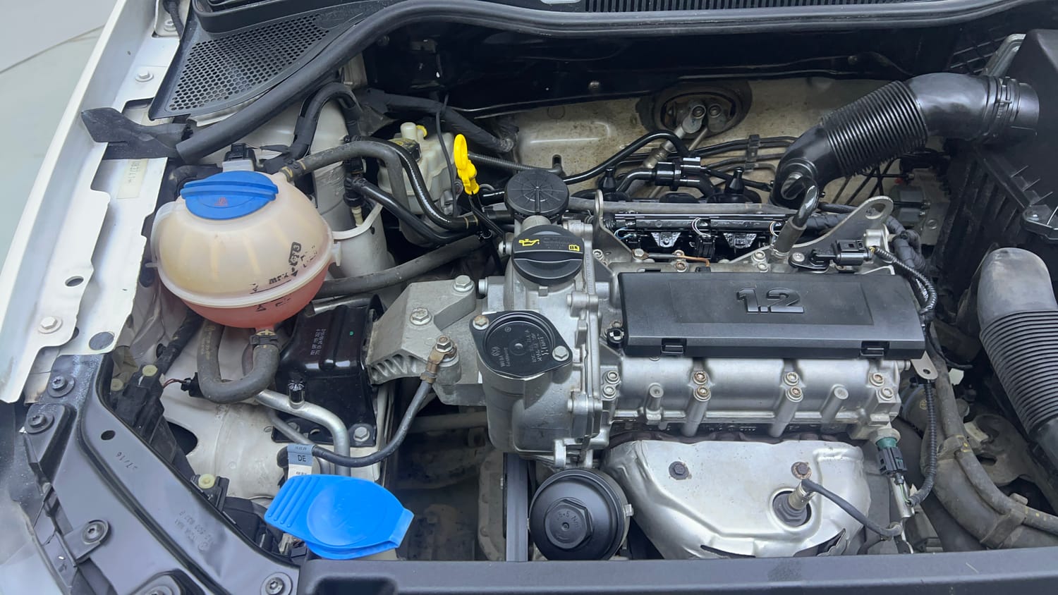 Used 2017 Volkswagen Polo Comfortline 1.2L (P) Petrol Manual engine ENGINE RIGHT SIDE VIEW
