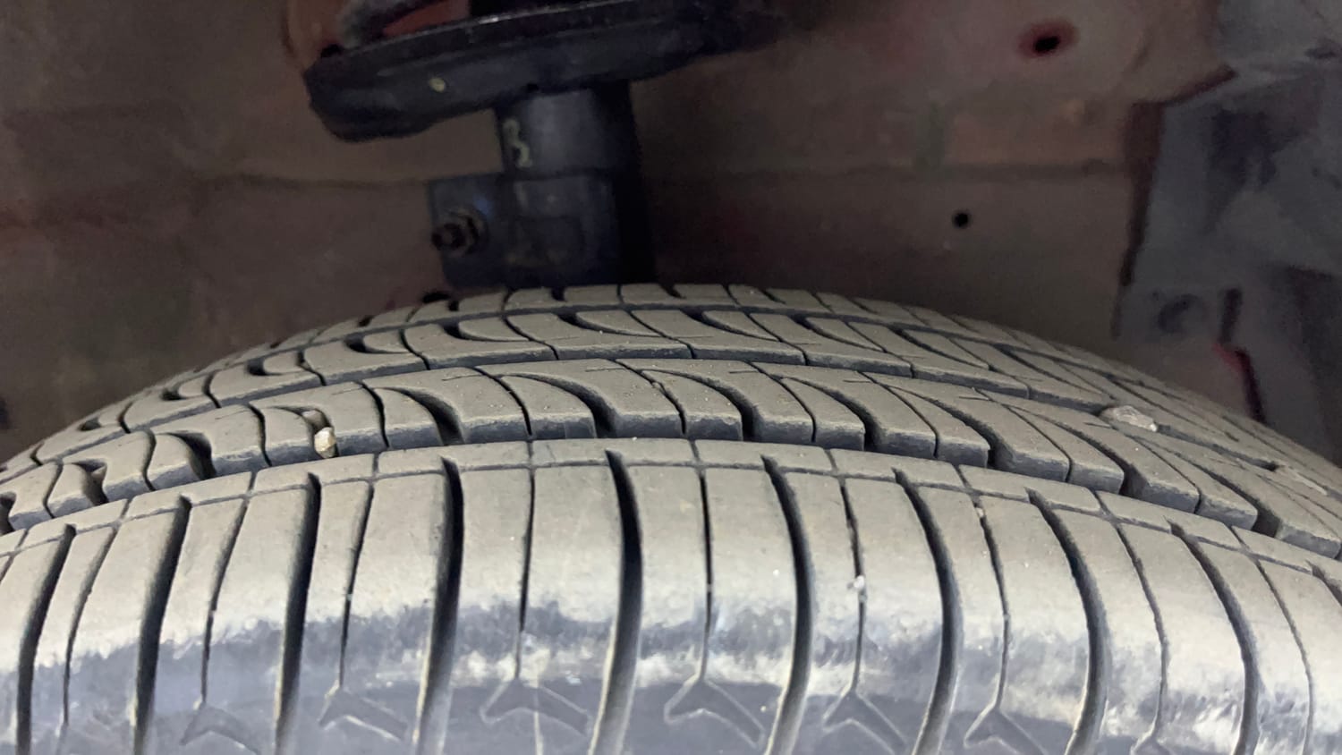 Used 2015 Maruti Suzuki Swift VXi Petrol Manual tyres RIGHT FRONT TYRE TREAD VIEW