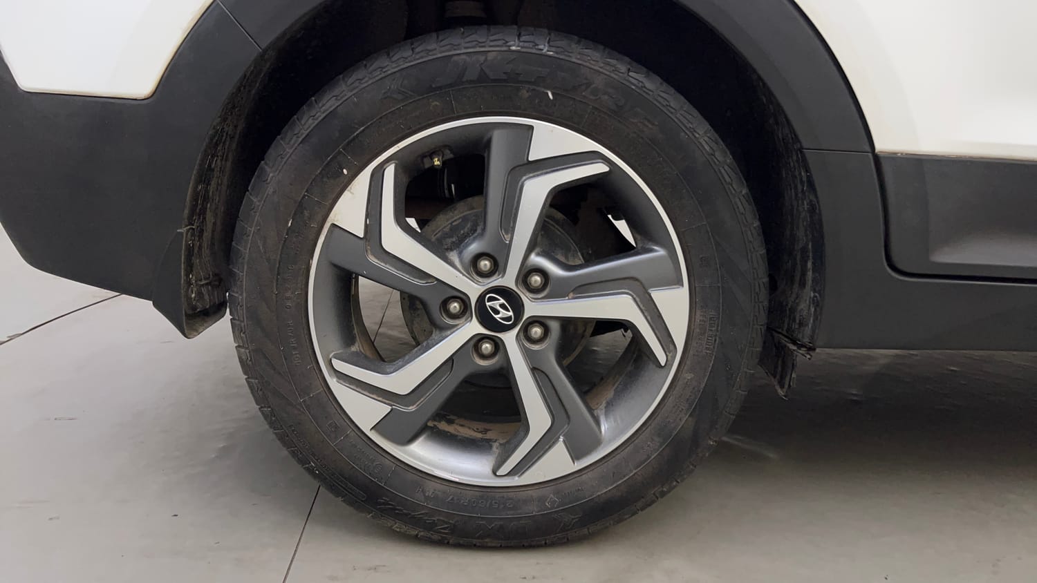 Used 2019 Hyundai Creta SX 1.6 AT CRDi Diesel Automatic tyres RIGHT REAR TYRE RIM VIEW