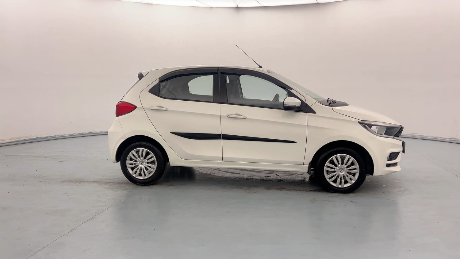 Used 2022 Tata Tiago XZ Petrol Manual exterior RIGHT SIDE VIEW