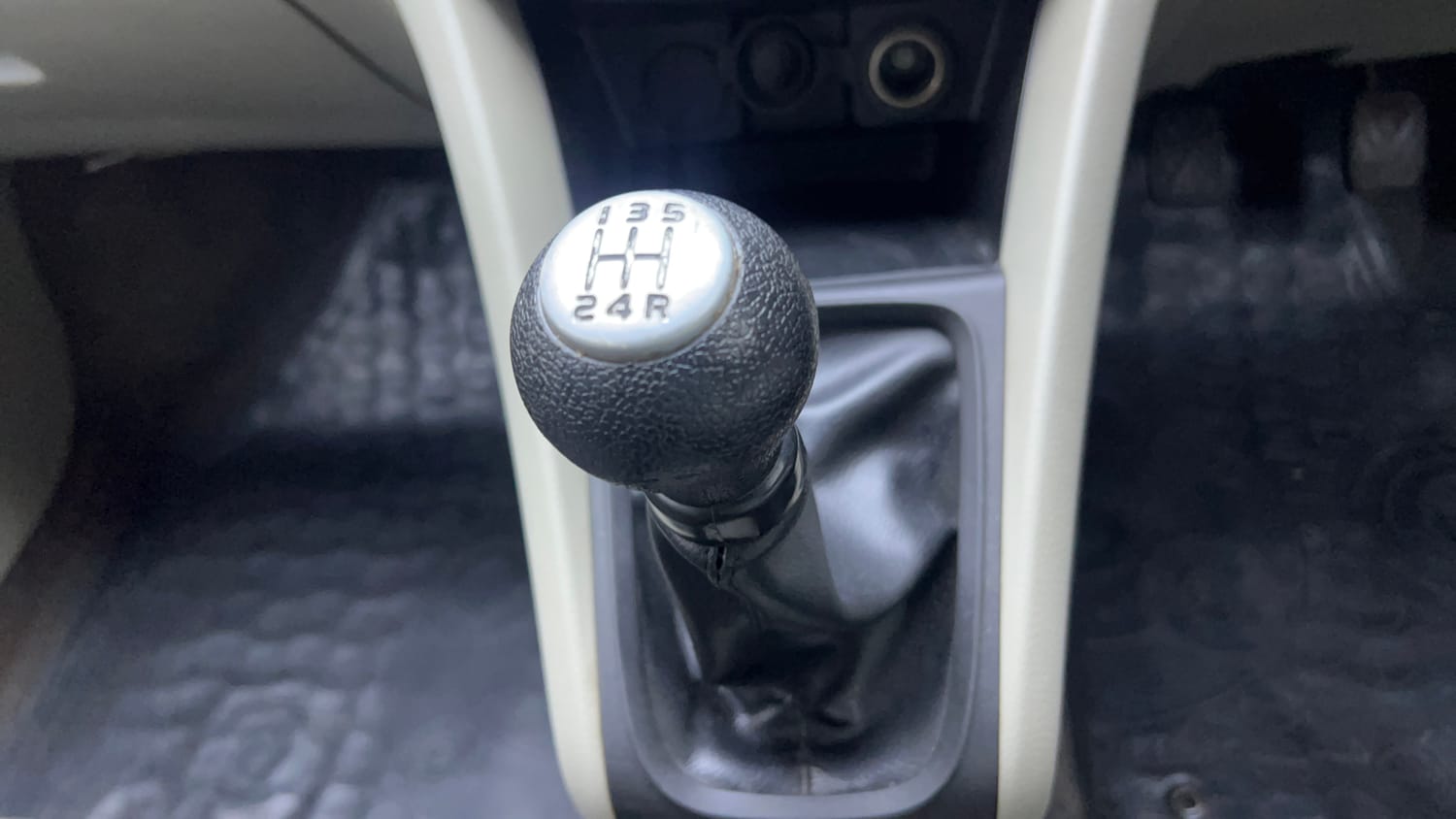Used 2016 Maruti Suzuki Celerio VXi Petrol Manual interior GEAR  KNOB VIEW