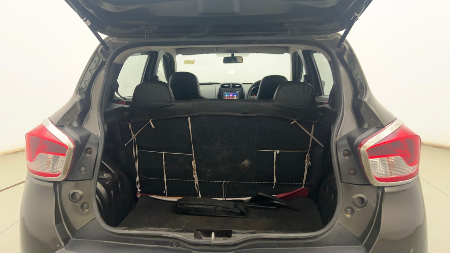 Used 2018 Renault Kwid 1.0 RXT Petrol Manual interior DICKY INSIDE VIEW