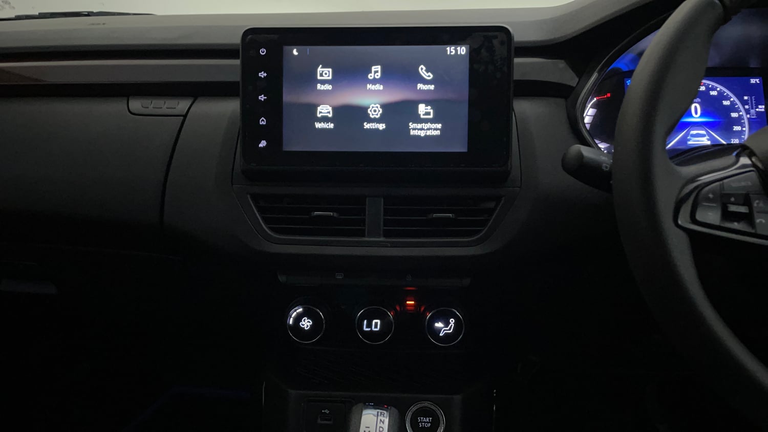 Used 2022 Renault Kiger RXZ AMT Petrol Automatic top_features Touch screen infotainment system