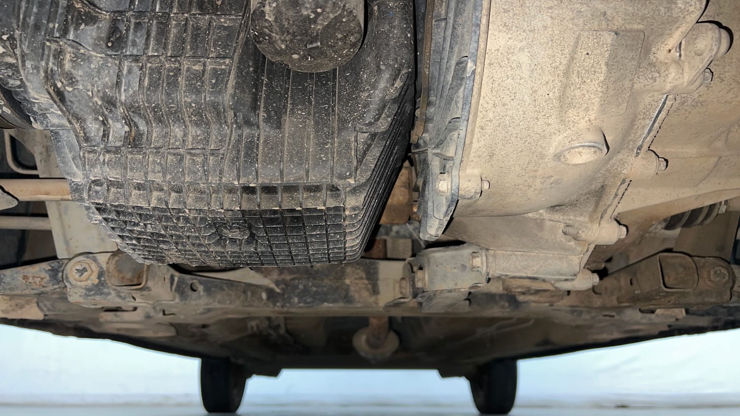 Used 2019 Renault Kwid RXT (O) 1.0 SCE Edition Petrol Manual extra FRONT LEFT UNDERBODY VIEW