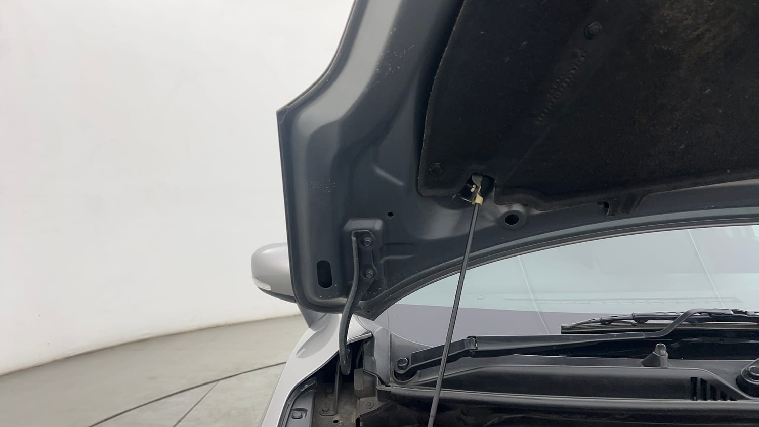 Used 2020 Maruti Suzuki Baleno Alpha Automatic Petrol Automatic engine ENGINE RIGHT SIDE HINGE & APRON VIEW
