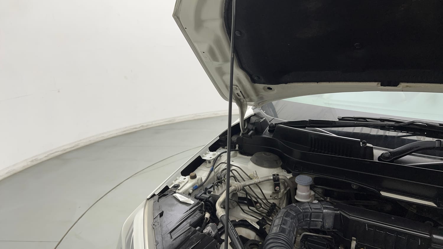 Used 2021 maruti-suzuki Vitara Brezza VXi Petrol Manual engine ENGINE RIGHT SIDE HINGE & APRON VIEW