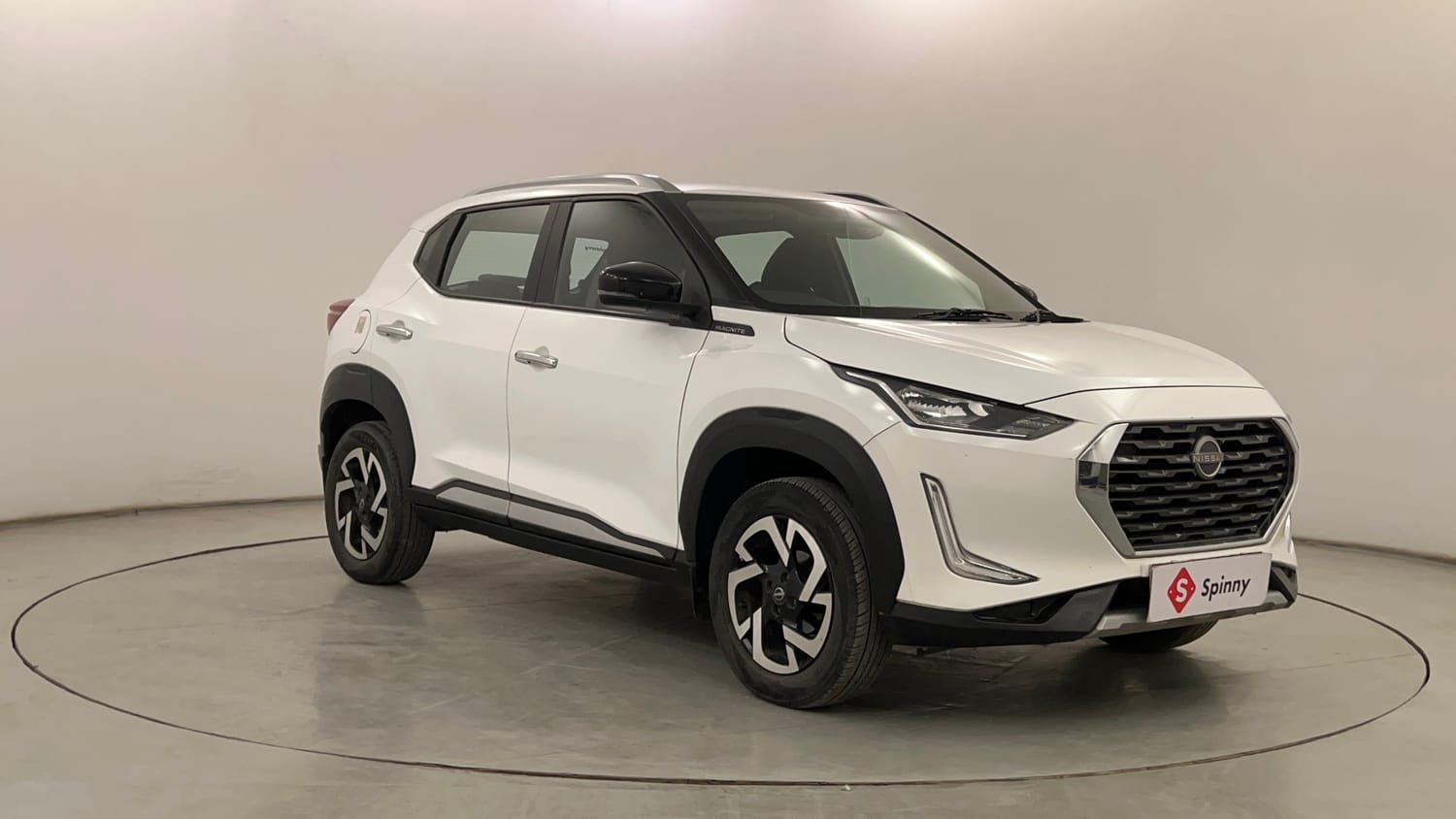Used 2023 Nissan Magnite XV Petrol Manual exterior RIGHT FRONT CORNER VIEW